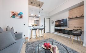Comfy And Modern Apartment